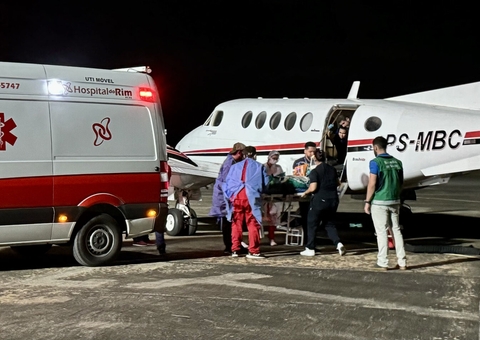 Sobreviventes de queda de avião no Acre são transferidos para hospital de Manaus