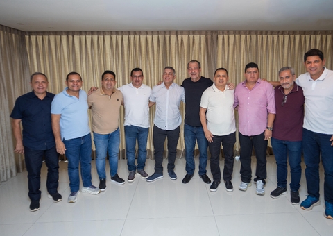 Prefeitos do interior se reúnem com Omar Aziz em Manaus para discutir agenda de 2026