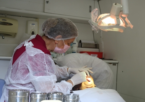 Prefeitura oferece serviço odontológico gratuito para idosos de Manaus