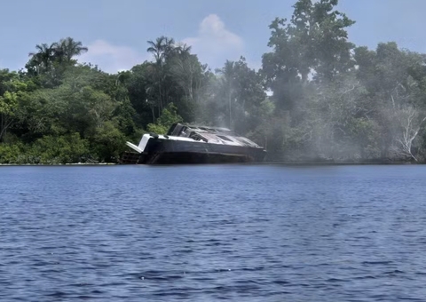 Corpos de vítimas de incêndio em barco são enviados para Santa Isabel do Rio Negro