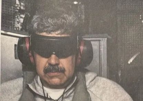 Trump divulga foto de Maduro capturado após operação militar dos EUA