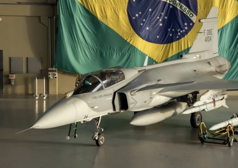 FAB inicia testes com míssil Meteor no Gripen