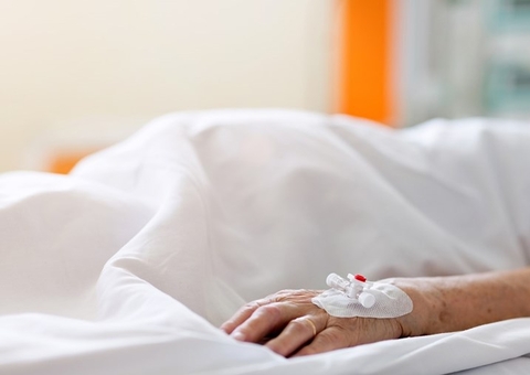 Hospital abre sindicância após morte de idosa tratada com cloroquina no AM