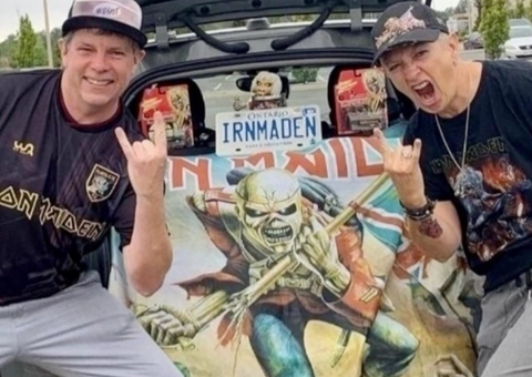 Pais fazem petição para tirar diretora de escola por ser fã de Iron Maiden
