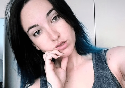 Jovem que nasceu com duas vaginas pensava que era uma condição comum