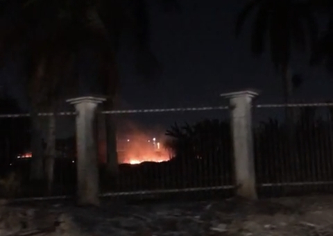 Fogo volta a tomar conta de área de mata em Flores