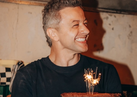 Sandy e namorado marcam presença em festa de aniversário de Lucas Lima