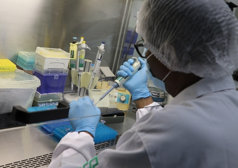 Seis mortes e mais 718 novos casos de Covid-19 são confirmados no Amazonas