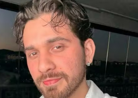 Gustavo Mioto é flagrado aos beijos com ex-bbb