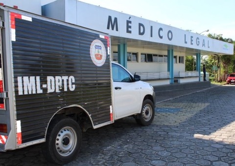 Homem é encontrado morto a facadas em terreno abandonado em Manaus