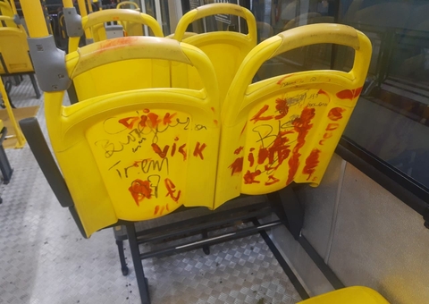 Ônibus de frota nova são vandalizados em Manaus; Prefeitura faz alerta