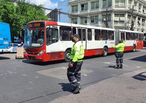Ônibus articulados que circulam no Centro de Manaus têm rota alterada; veja