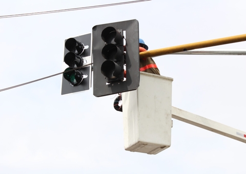 Fios de semáforos são furtados e prejudicam o trânsito em Manaus 