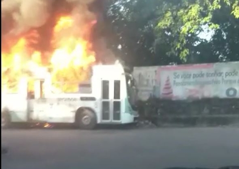 Dezessete incêndios a veículos são registrados em Manaus em menos de 8h