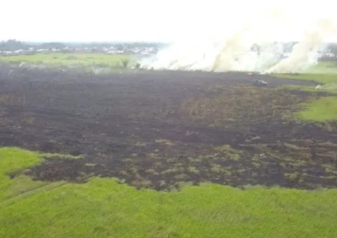 Área equivalente a 100 campos de futebol pega fogo em floresta do Amazonas