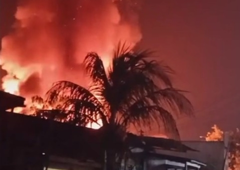 Incêndio destruiu seis casas em Manacapuru; saiba como ajudar as vítimas 