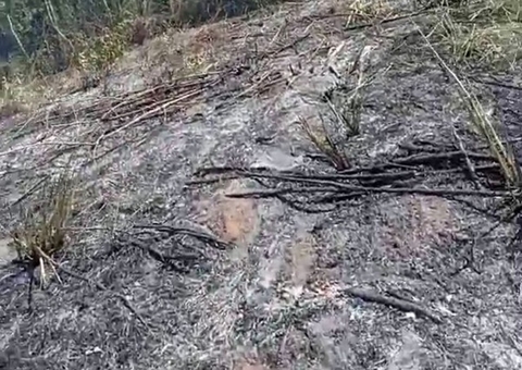 Idosa morre carbonizada após tentar apagar fogo no quintal de casa