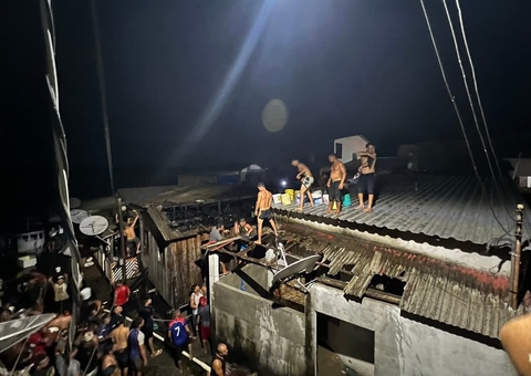 Vídeo: Moradores se unem para apagar fogo em casa e evitar mega incêndio em Nhamundá