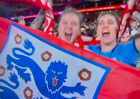 Inglaterra vira o jogo, vence e elimina a Colômbia, que fez história