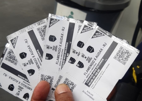 Cambista é flagrado vendendo ingressos falsos para jogo do Flamengo em Manaus