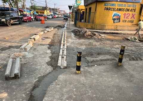 Obra emergencial deixa via interditada no conjunto Manoa