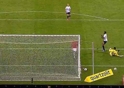 Com um a menos, Cruzeiro segura pressão e empata com o Inter no Beira-Rio