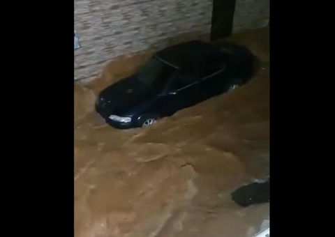 Tubulação rompe e fúria das águas deixa rastro de destruição em Manaus