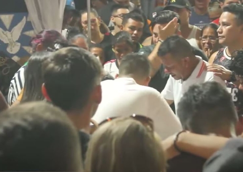 Familiares dão último adeus a cirandeira que morreu após acidente no Festival de Manacapuru