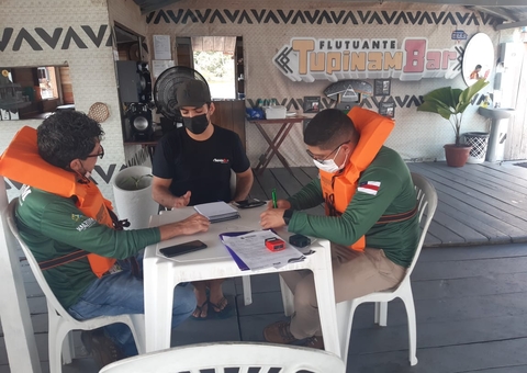 Flutuantes são notificados por poluição na bacia do Tarumã, em Manaus