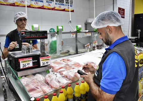 Supermercado é notificado por vender carnes com pesos alterados em Manaus