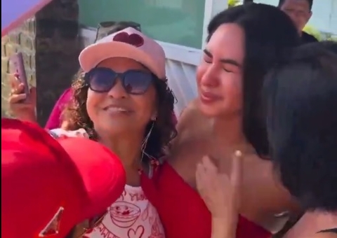 Isabelle Nogueira chora ao receber fãs em Parintins; vídeo 