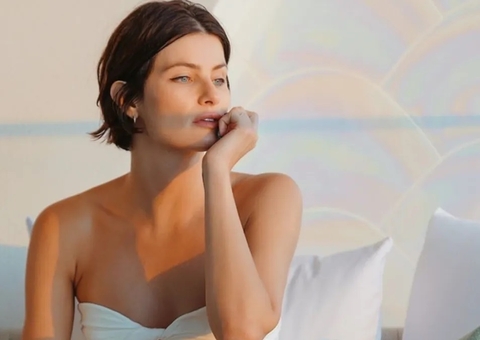 Isabeli Fontana faz explante de silicone dos seios e relembra sofrimento com próteses: ‘dor no peito’