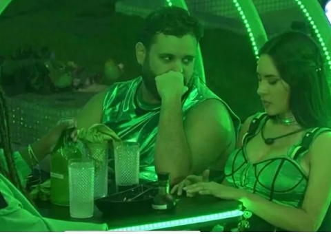 Na festa do BBB24, Michel aconselha Isabelle sobre Davi
