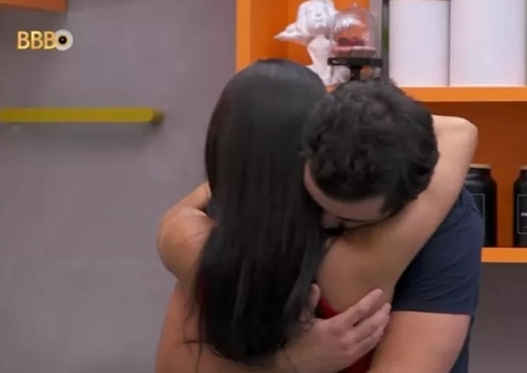 No paredão, Isabelle promete beijo em Matteus em festa