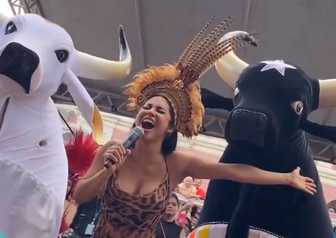 Isabelle Nogueira dança e arrasta multidão para o Largo São Sebastião; vídeos