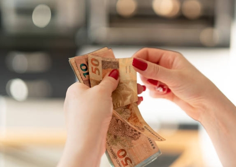 Receita paga hoje restituições de lote do IRPF de novembro