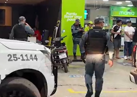 Homem é baleado enquanto bebia em posto de combustíveis em Itacoatiara