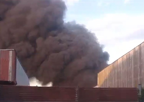 Incêndio em empresa de reciclagem em Manaus pode ter sido criminoso 