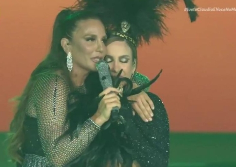 Ivete Sangalo e Claudia Leitte dão selinho em live de Carnaval
