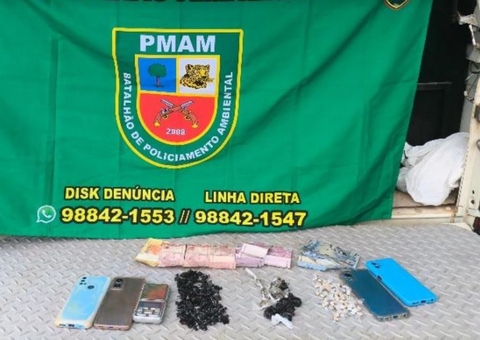 Mulher tenta fugir da polícia, mas cai e acaba presa com drogas e dinheiro na AM-010