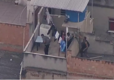 Operação tem tiroteio, fuga e 15 mortos no Jacarezinho