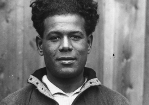 A história do atacante que foi cortado de seleção por ser negro