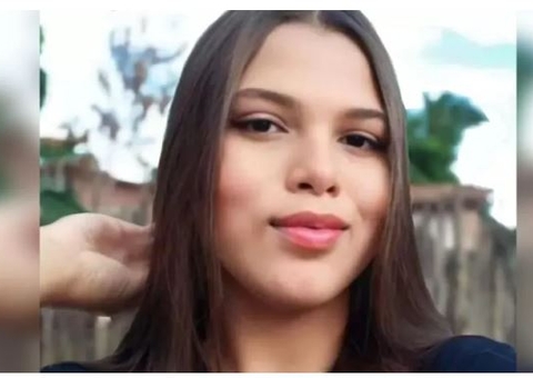 Jovem é eletrocutada em igreja ao pegar em microfone para cantar