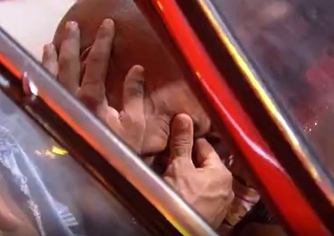 Cezar cai no choro durante festa o BBB 23