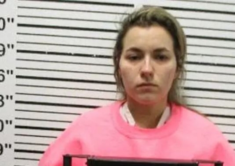 Professora é presa por levar aluno para fazer sexo em cemitério