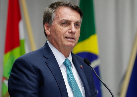 Bolsonaro entrega MP do novo Bolsa Família ao presidente da Câmara