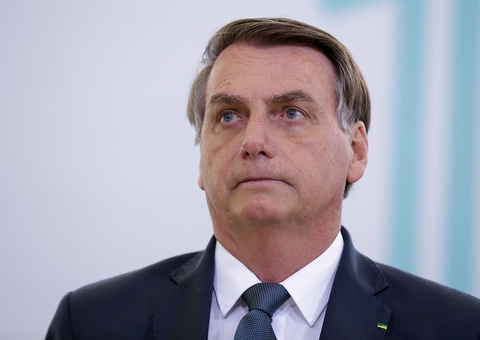 Bolsonaro sente 'desconforto' e é levado às pressas a hospital