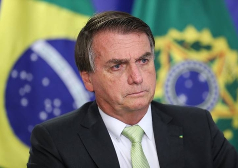 Bolsonaro é condenado a indenizar jornalista após fazer piada com 'furo'
