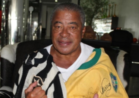 Ex-jogador do Botafogo e da seleção Jairzinho é internado com covid-19