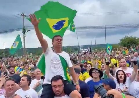 Zé Trovão, Carlos Bolsonaro e Do Val participam de ato pró-Bolsonaro 